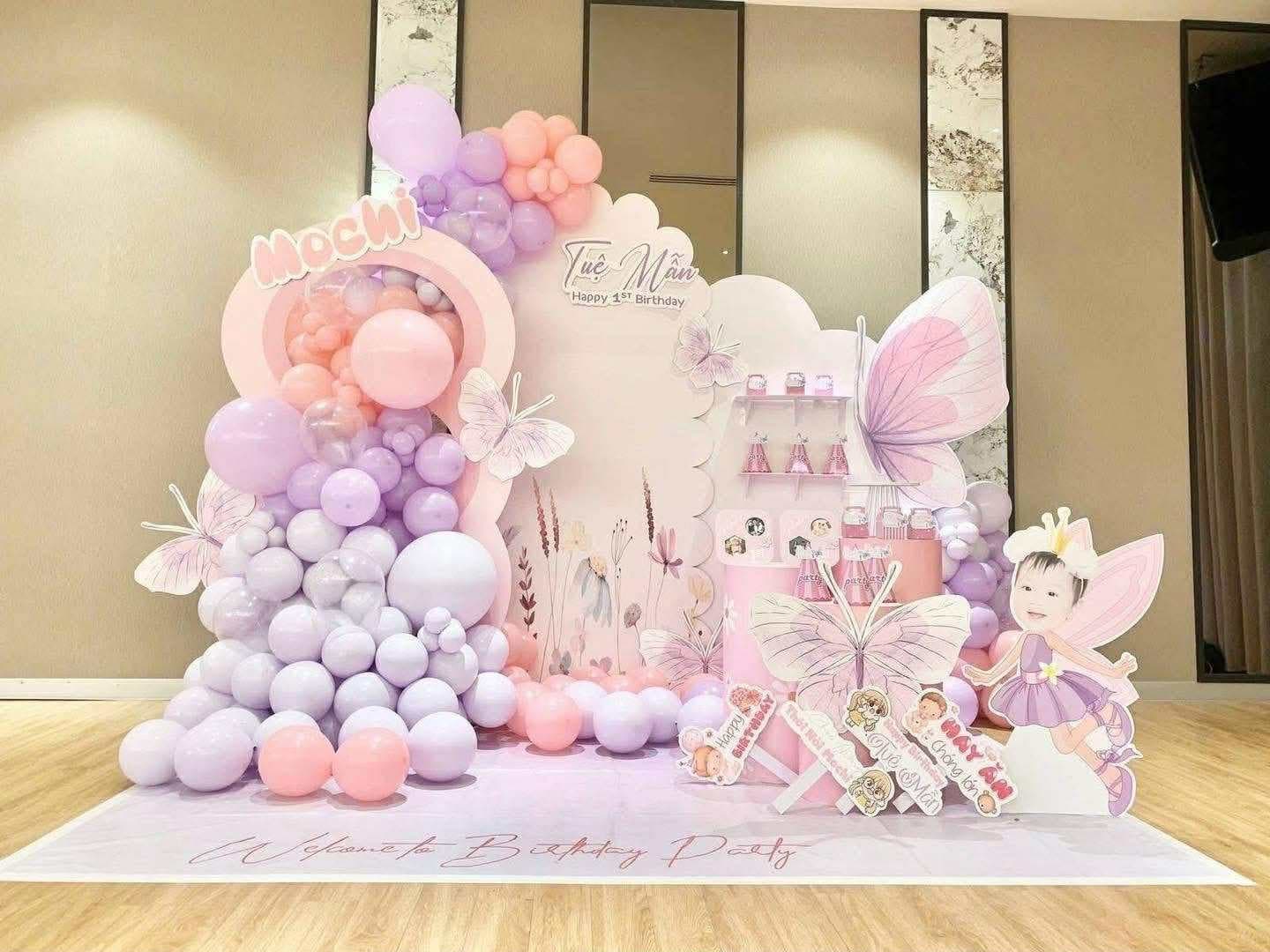 Balloon arch decoration