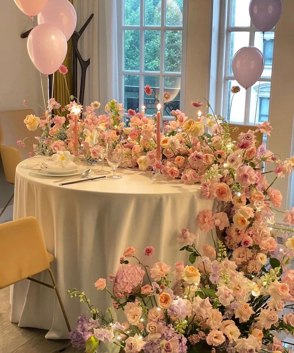 La Rose Event Planning - Elegant Table Setting with Pink Flowers