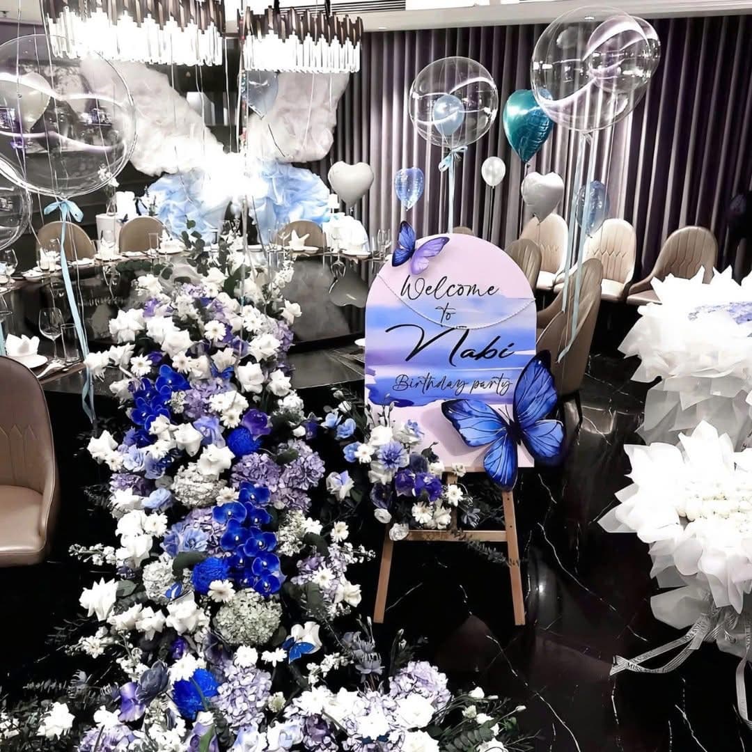 Elegant Blue Table Setting